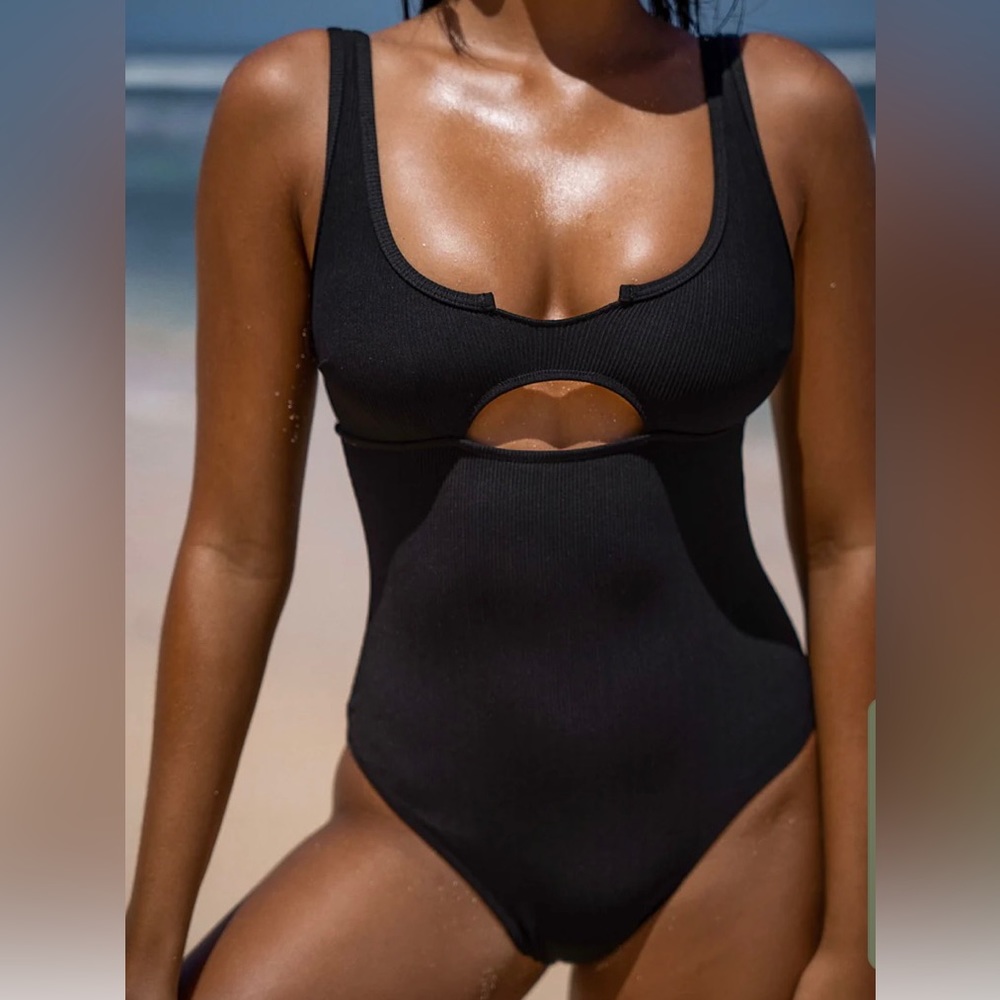 NWT - Berlook Black Cutout One-Piece Swimsuit - size medium